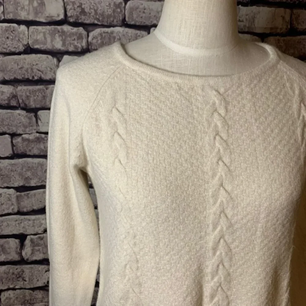 Cyrus Pullover Sweater Size Medium